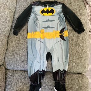 18month Batman footie jammies w/ detachable cape!